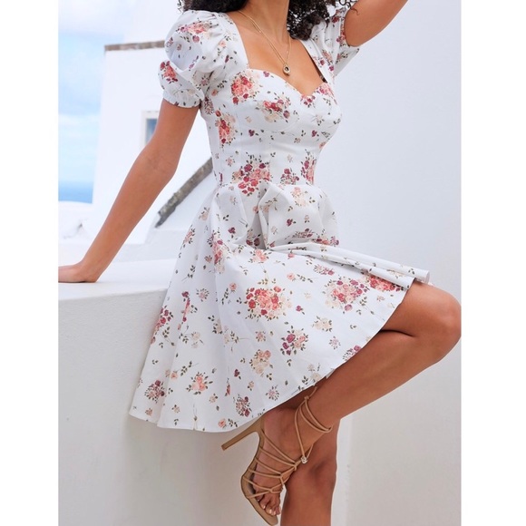 White Bohemian Floral Print Backless Mini Dress - Picture 2 of 7